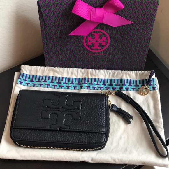Tory Burch Handbags - Tory Burch Authentic BOMBÉ-T SMARTPHONE WRISTLET